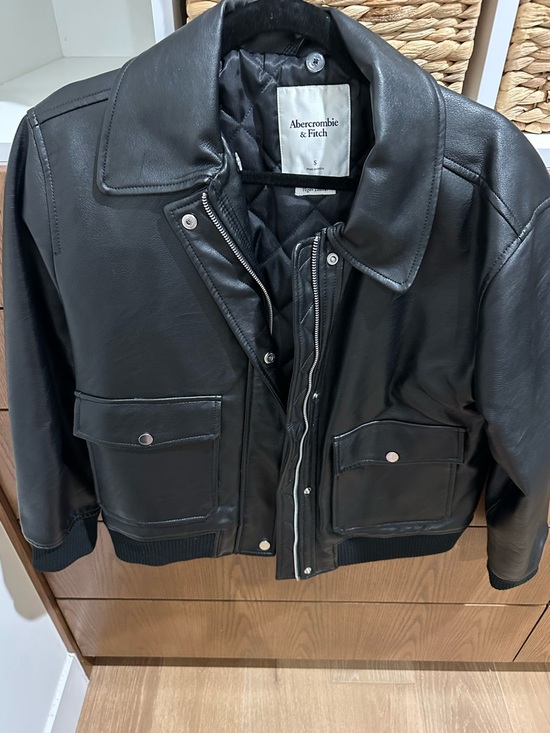 Abercrombie & Fitch Jackets & Blazers - Abercrombie & Fitch Black Leather Bomber-Style Jacket